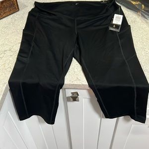 Torrid Active Capris Leggings w/ pockets size 2